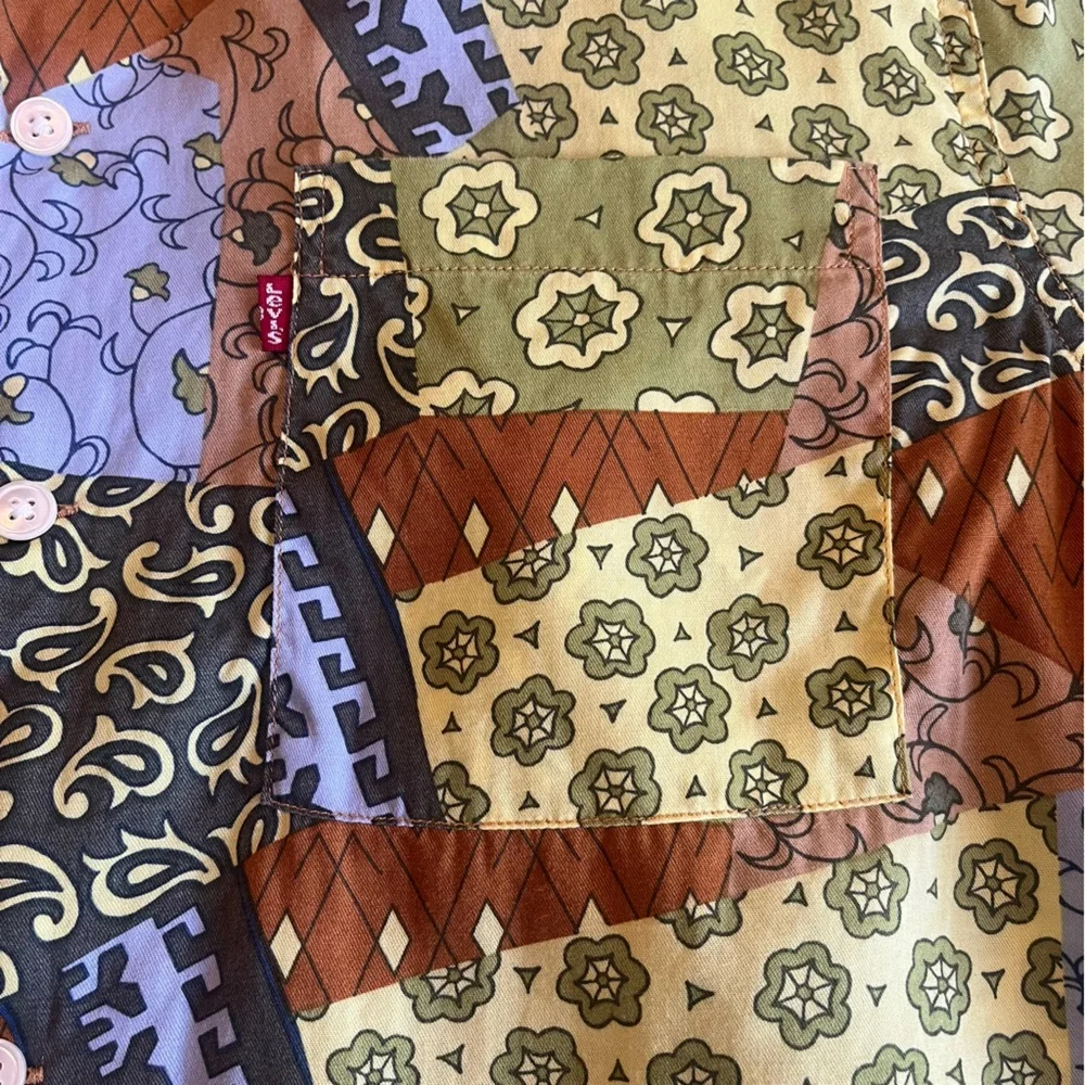 Levi’s‎ Relaxed Fit Men’s Camp Shirt Colorful Patchwork Design Medium
